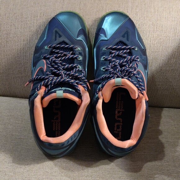 Nike Lebron 11 Akron vs Miami Shoe Men's US SIZE 10.5 - Picture 9 of 10